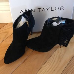 Ann Taylor Sonya Black Fringe Suede Booties SZ 7